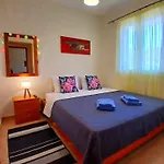 Anna's In Tsintzina
