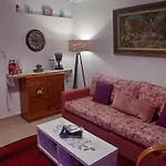 Anna's In Tsintzina Apartment *
