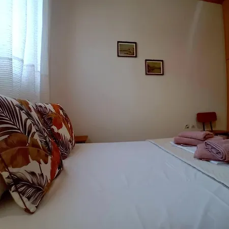 Daire Anna's In Tsintzina Polídhroson