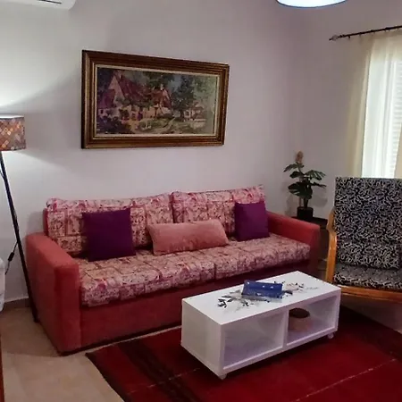 Anna's In Tsintzina Apartamento *