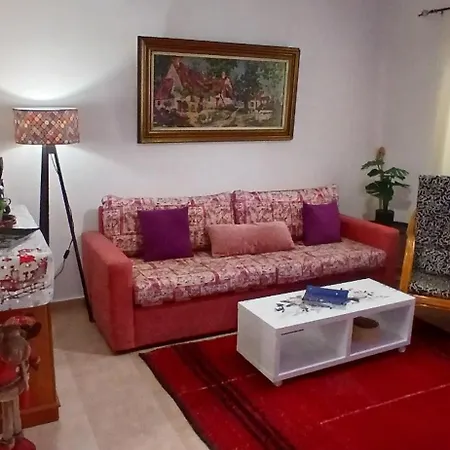 Anna's In Tsintzina Polídhroson