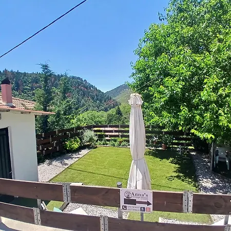 Anna's In Tsintzina *