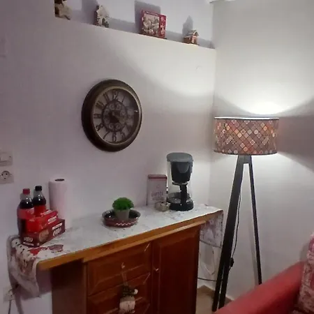 Anna's In Tsintzina