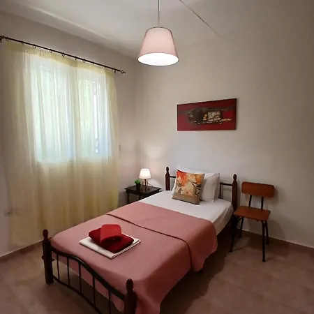 Anna's In Tsintzina 公寓