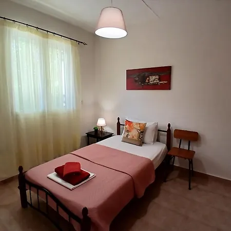 Anna's In Tsintzina 公寓