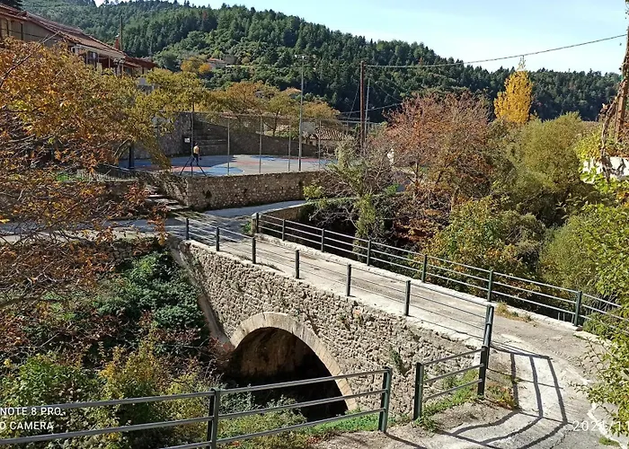 Anna's In Tsintzina Polídhroson