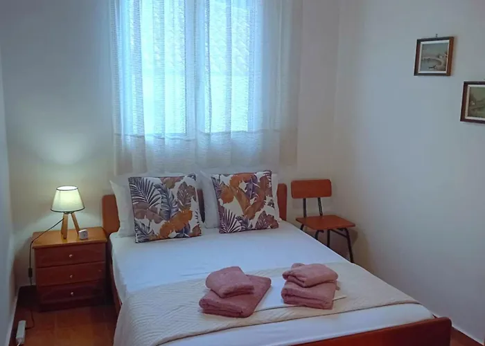 Anna's In Tsintzina Polídhroson