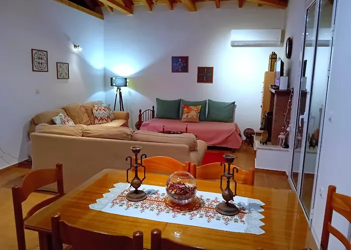 Anna's In Tsintzina Apartamento