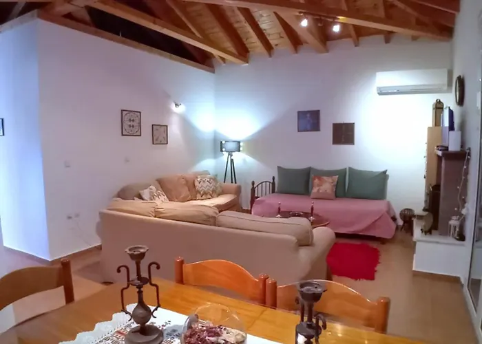 Anna's In Tsintzina Apartamento