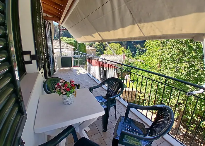 Anna's In Tsintzina * Polídhroson