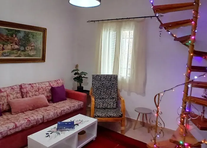 Anna's In Tsintzina * Polídhroson