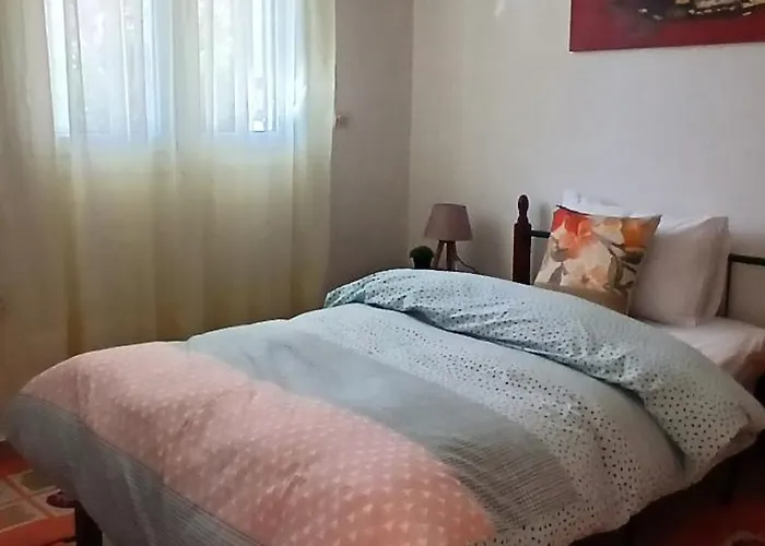 Anna's In Tsintzina Polídhroson