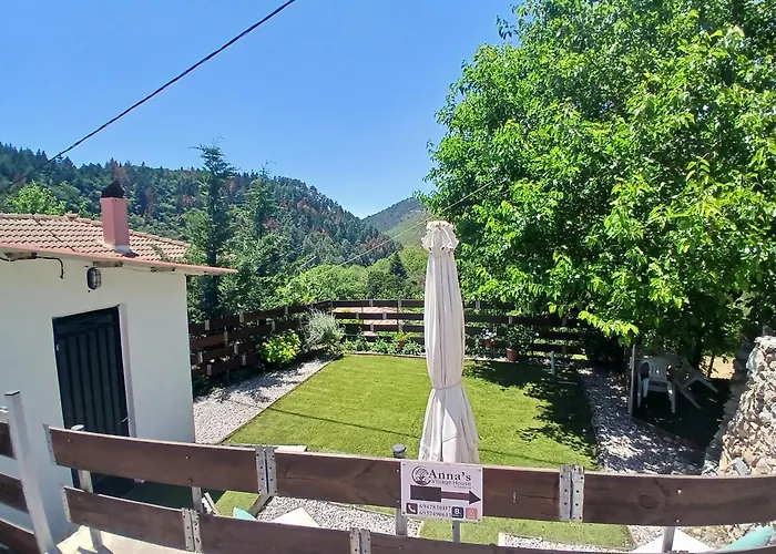 Anna's In Tsintzina *