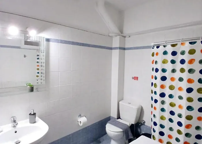 Anna's In Tsintzina Polídhroson